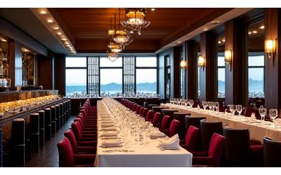 Innenansicht des gehobenen Restaurants mit gedeckten Tischen