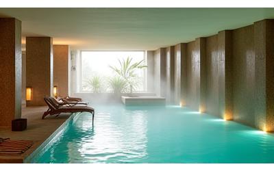 Entspannender Spa-Poolbereich mit natürlichem Licht